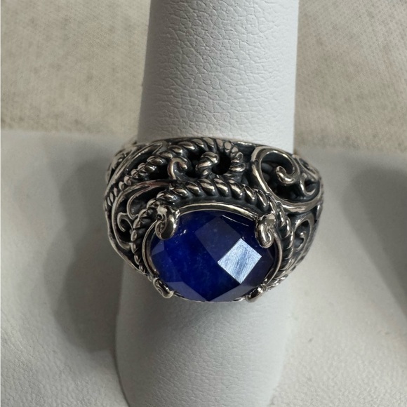 Sterling 925 Ring with large Sapphire Blue Gemstone at Center. Beautiful design - Picture 3 of 9